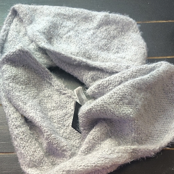 FOREVER 21 WOMEN'S WINTER ❄️ ❄️ ❄️ ❄️ ❄️ ❄️ ❄️ ❄️ ❄️ ❄️ ❄️ ❄️ SOFT GRAY 🧣🧣🧣🧣 - Picture 4 of 9